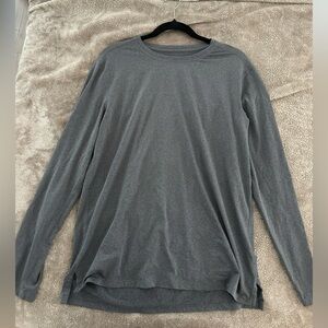 Long sleeved athletic tee M